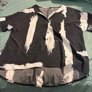 SHEIN Monochrome Artistic Pattern Top